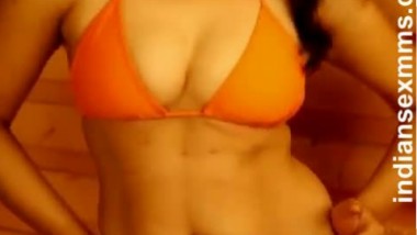 Desi Model in Bikni Posing for her Movie Hot Video