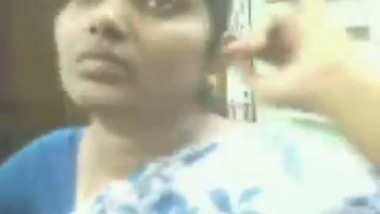 Hot Aouthindian TAMIL AUNTY’s Boobs Show in mobile Shop