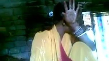 Indian sex clip of village bhabi who caught by neighbor