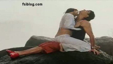 Desi Actress Hot Kiss Scene + Panty Show – FSIBlog.com
