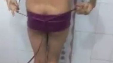 Strip bathing video of horny girl