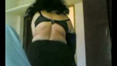 Aunty Shows Her Ass