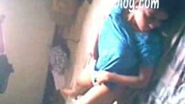 Village sex scandal – Indian young house wife fucked by nextdoor guy in daylight