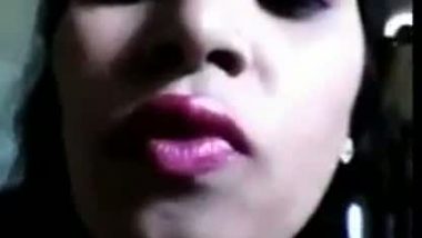 Selfshot video of desi call girl