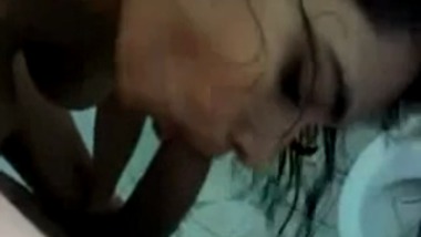 Bengaluru Girlfriend Gives Amazing Blowjob After Bath