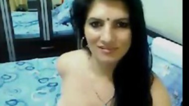 Sexy Arab Teasing Her Body