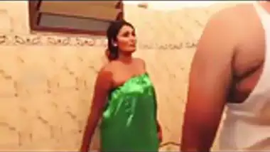 Taxi98 - Green satin dress indian tube porno