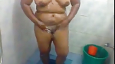 Sexy & Hot South Indian Aunty's Bath Scene