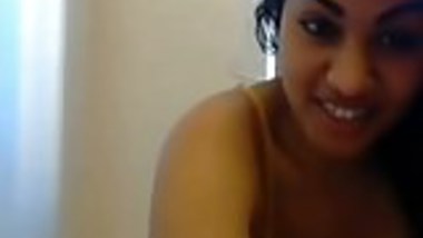Cute Indian Sexy Chubby Beauty Plays with Herself
