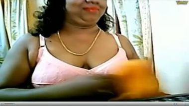 Telugu aunty exposed boobs in her office