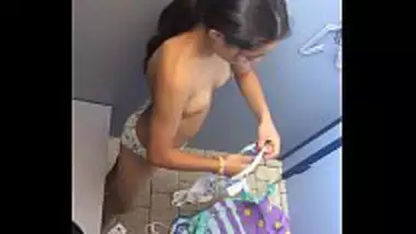 Village Telugusexvedeyos - Naked indian girl spotted in the dressing room indian tube porno