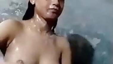 cute Sri Lankan fresh boobs desi girl bathing 