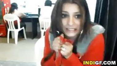 Indian Girl Gets Naked In Internet Cafe
