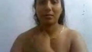 Smart Southindian Busty Mallu Aunty's Boobs and Pussy Show