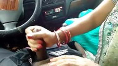 Playing with Aunt in car till cumming