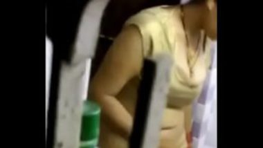 Hidden Cam Showing Hot Bhabhi Without Panty