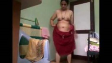 Indian Aunty Caught On Cam While Changing Clothes