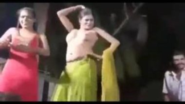 Hot Telugu Hijra Showing Pussy And Boobs To Village Men