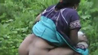 Bangla desi big ass lady comes for nature call 