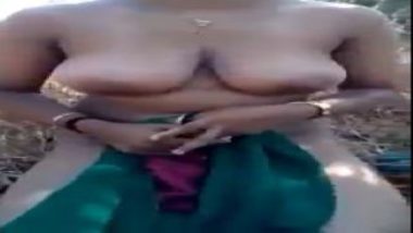 Desi Wife Exposing Big Boobs Outdoor For Boyfriend