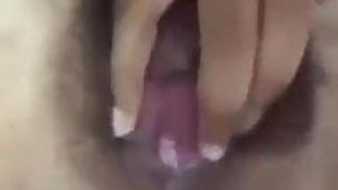 Desi Mallu teen from Kochi showing fingering and hot pussy