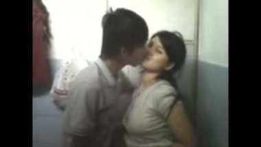 Sexy nepali college girl sex with classmate in bathroom