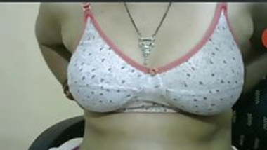 Desi indian girl showing on cam