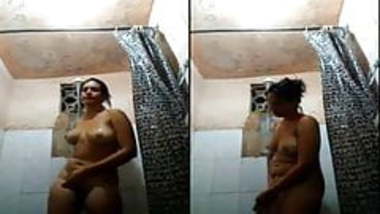 Exclusive- Sexy Bhabhi Bathing Selfie