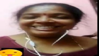 Tamil aunty showing nude body on video call