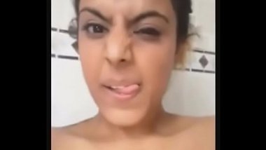Indian teen recording her huge boobs