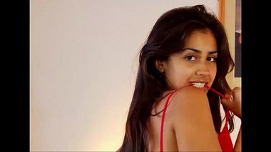 indian young sexy girl fingers her pussy