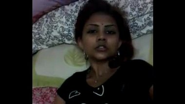 Tamil Girl Fingers in Pussy