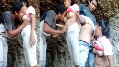Young Indian college friends outdoor sex MMS
