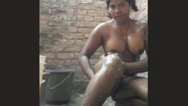 Desi Village girl vdo leaked