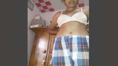 Lankan Girl Showing Her Nude Body Part 2