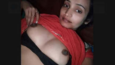 Bhabhi Showing Boobs and Pussy