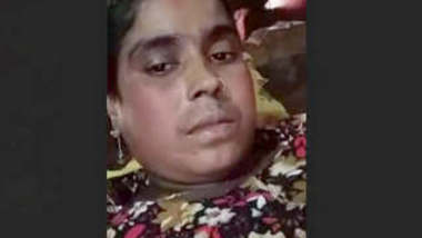 Bangladeshi Bhabhi Showing Boobs and Fingerring On Video Call