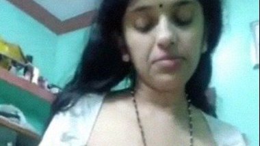 Matured figure Indian wife fully exposed by lover