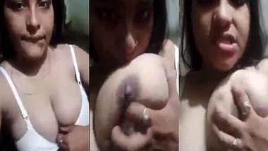 Sexy big boob show of this hot Indian girl