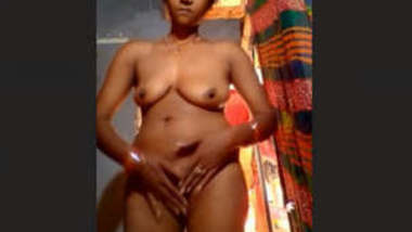 Desi Bhabhi Showing Nude