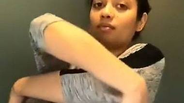 Desi tshirt stripping video of Nisha