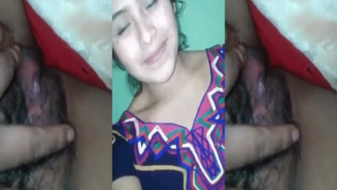 Indian college girlâ€™s Indian pussy show MMS