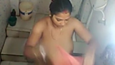 Desi Boudi Bathing Secretly Recorded