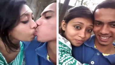 Hot Desi College Babe Kissing At Park