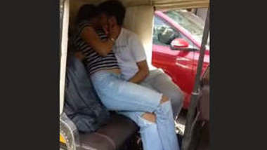 Horny couple fun in autorickshaw