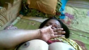 desi bhabhi exposing tits and pussy