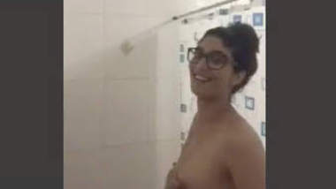 Nadia Ali hot bathing vdo