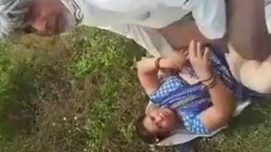 Randi Wife Sex With Sasurji in Outdoor Caught by Village guy
