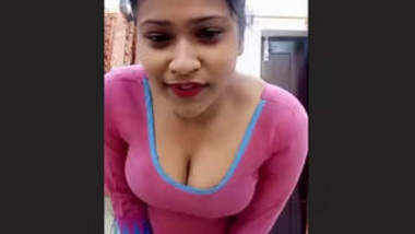 Desi Hotty Swetha Showing Cleavage