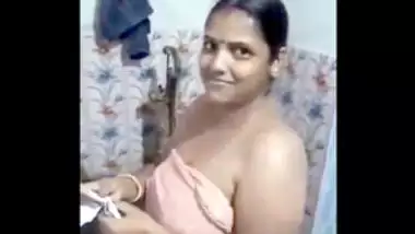 Desi sexy bhabi bath & devar make video